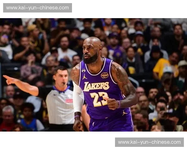 詹姆斯创最老三双纪录：41岁45天超越卡尔·马龙，再写历史新篇章